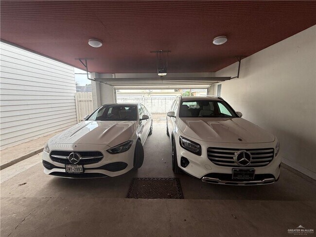 Building Photo - 26 S 6th St