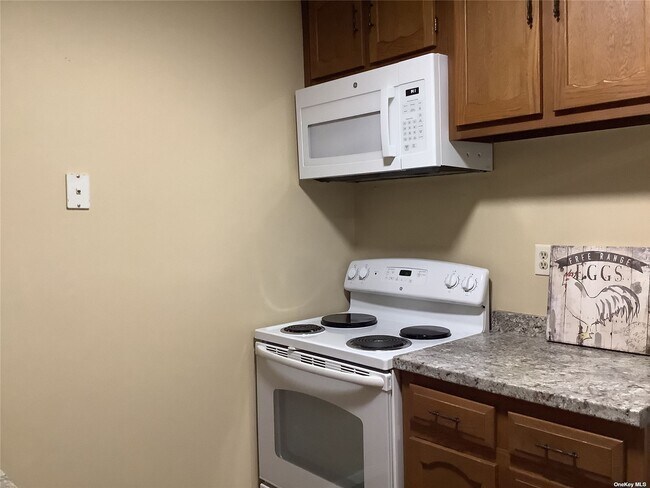 Building Photo - 261 Newcastle Ct