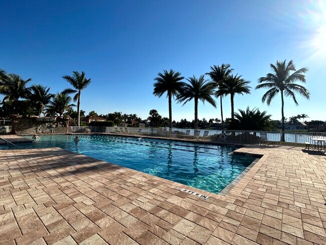 Building Photo - 7871 Lake Sawgrass Loop