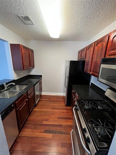 Building Photo - 2035 Dixie Belle Dr