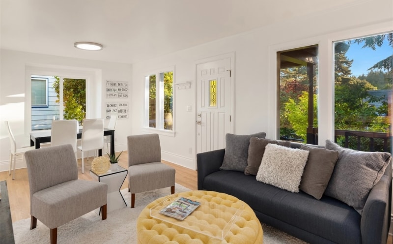 Building Photo - 4258 33rd Ave W