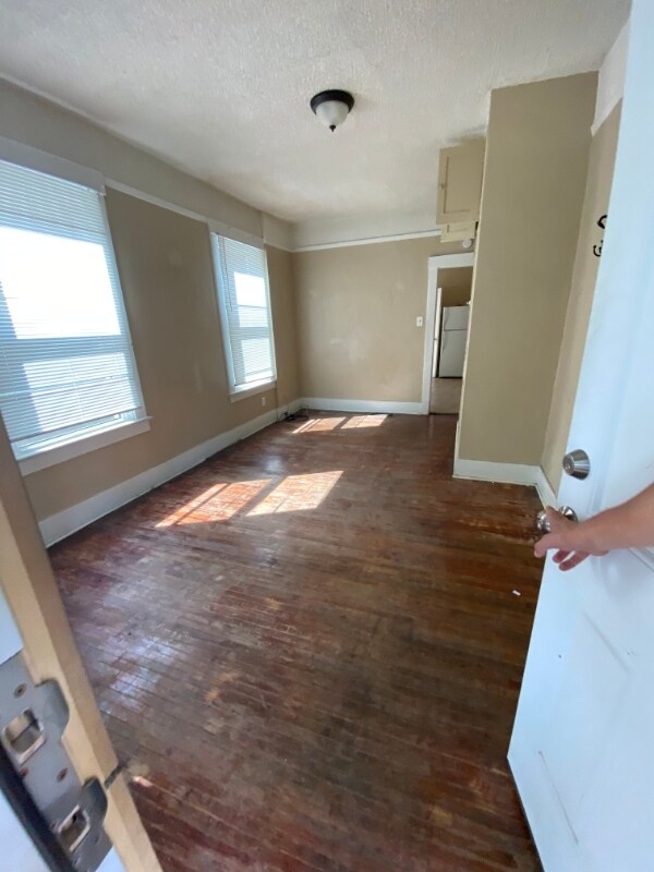 Building Photo - 131 Broadwater Ave