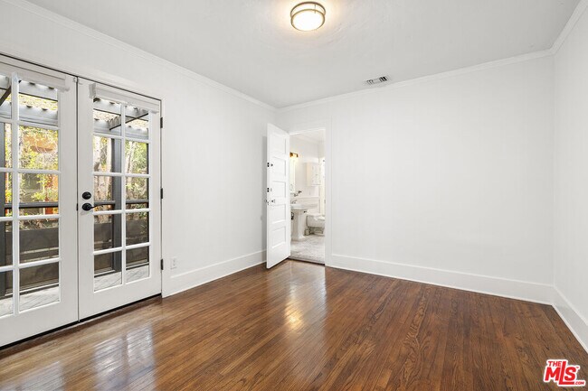 Building Photo - 521 Westbourne Dr