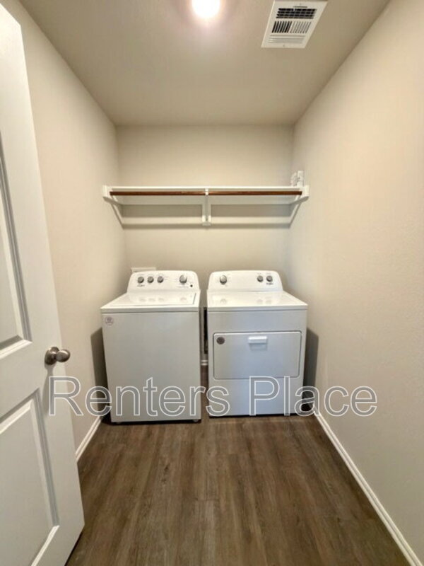 Building Photo - 14 Stonegate Dr