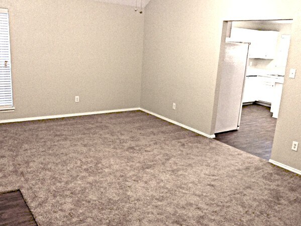 Building Photo - 1304 Doris Dr