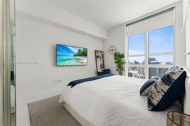 Building Photo - 950 Brickell Bay Dr