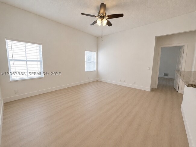 Building Photo - 837 Tanglewood Cir