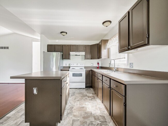 Building Photo - 49 Oakhill St