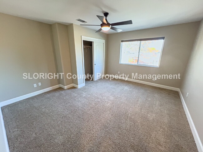 Building Photo - AVAILABLE NOW - Spacious Home Close to Downtown Paso Robles - 3 Bed / 2.5 Bath