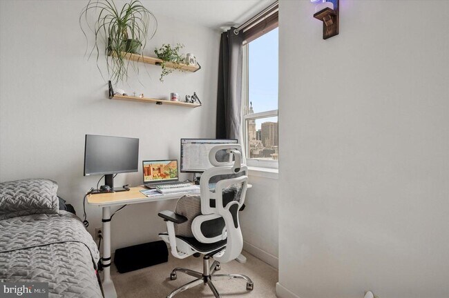 Building Photo - 1100 Vine St