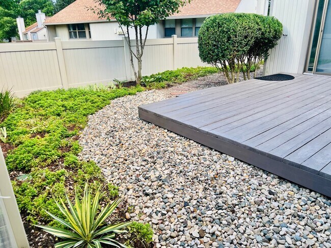 Building Photo - 808 Phoenix Dr