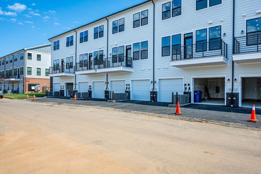 Building Photo - 317 Sadie Cir