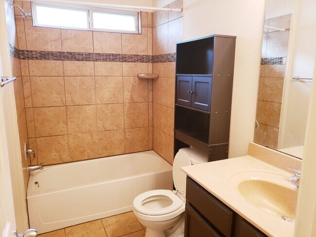 Building Photo - 3 BR/2BA | Single Family Home | 1-Car Garage Parking | Fenced backyard| In Manor!
