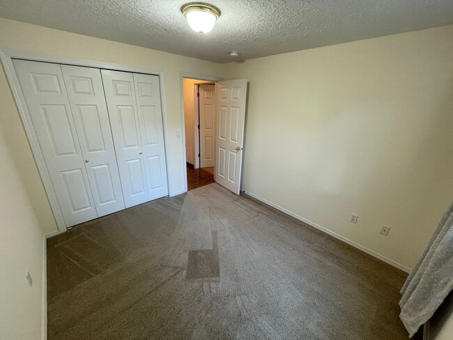 Building Photo - 1472 Hunter Ave N