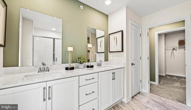 Building Photo - 8 Shamrock Cir