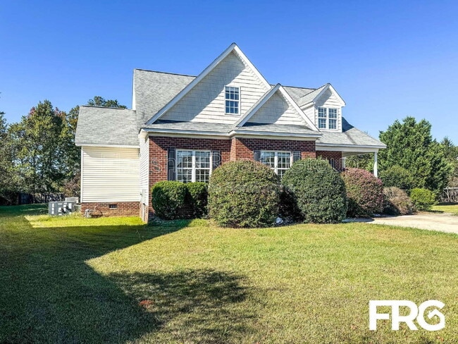 Building Photo - 2426 Pinetops Dr