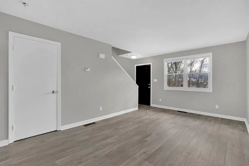 Building Photo - 140 Cherry St