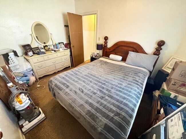 Building Photo - 404 S Van Buren St