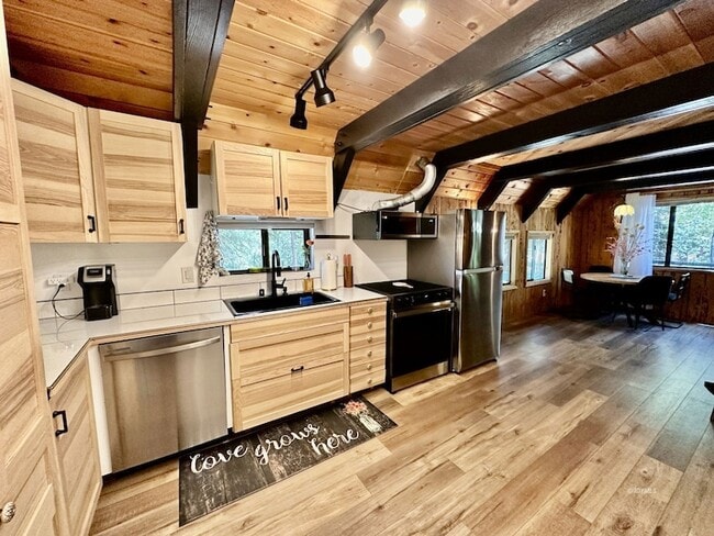 Building Photo - 25245 Rosaline Rd