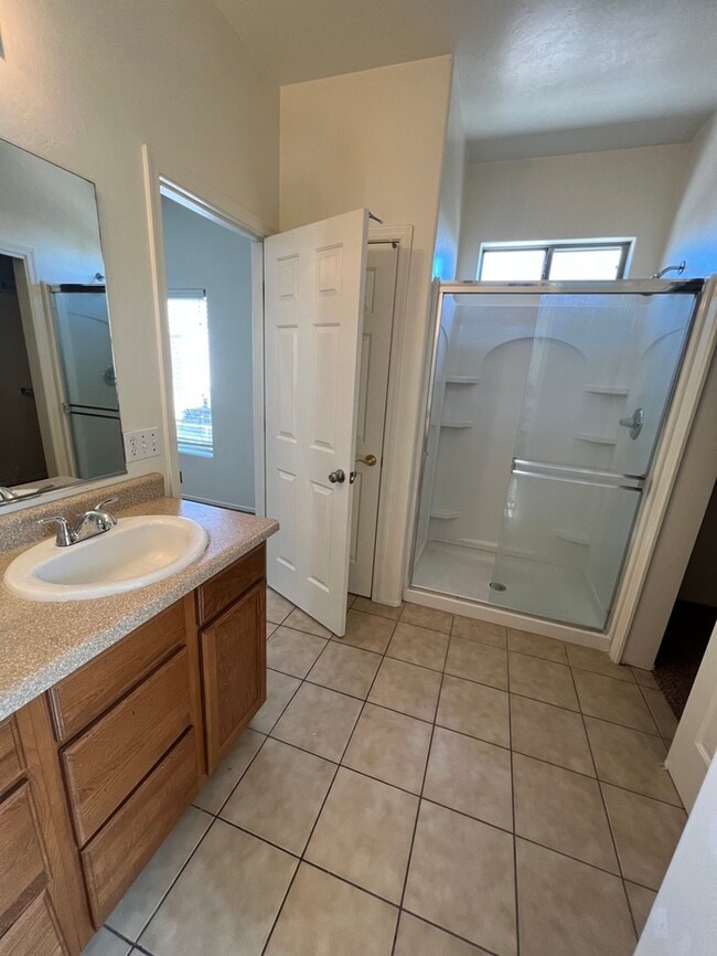 Building Photo - HOUSE FOR RENT