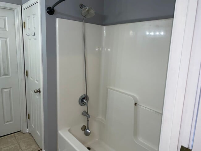 Building Photo - Rare home on the island! Large fenced in back yard! Pets are allowed. Owner will manage.