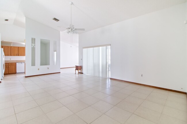Building Photo - Hudson Pool Home for Lease
