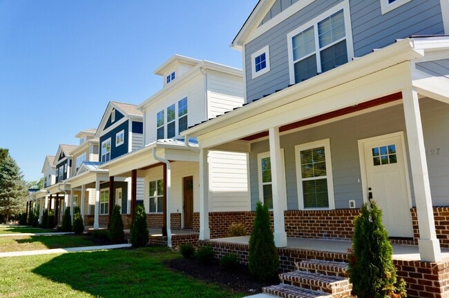 Building Photo - 137 N Franklin Ave