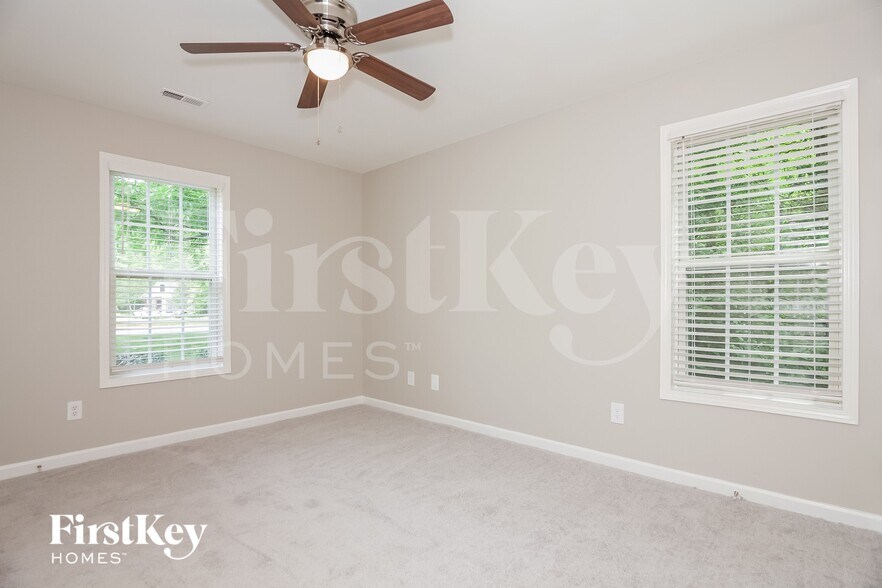 Building Photo - 3021 Seymour Dr