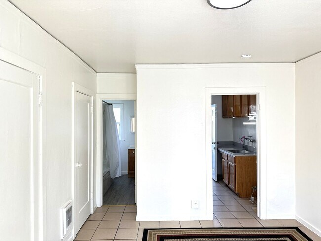 Building Photo - 2648