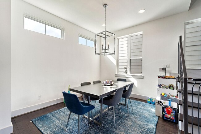 Building Photo - 4621 Chartres St