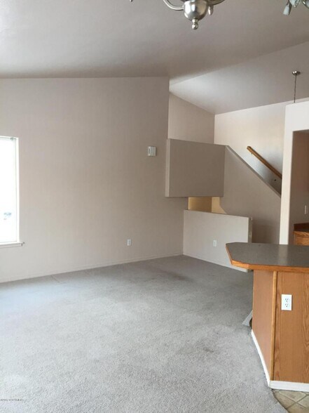Loft-Nook-Living room - 320 E Victor Cir