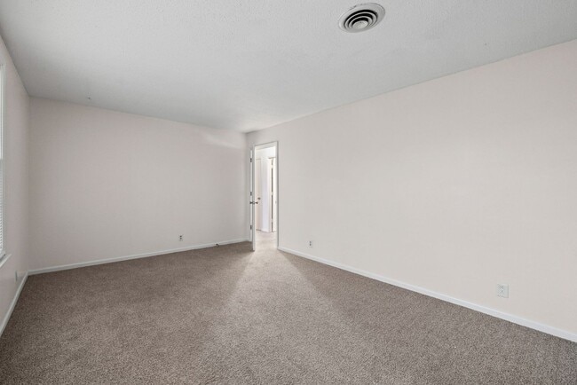 Interior Photo - Tandy Drive-98/124