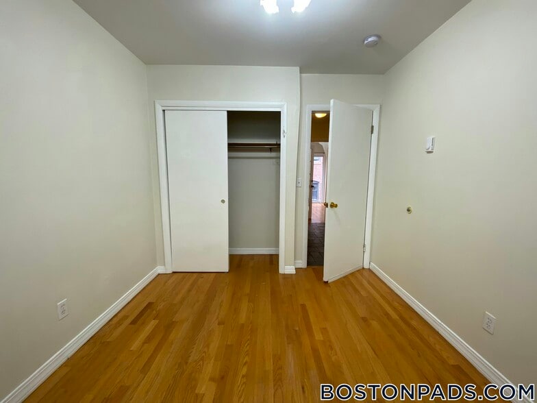 Building Photo - 49 Symphony Rd