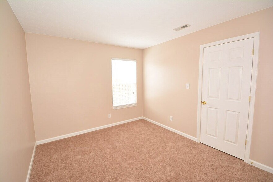 Building Photo - 1334 Fall Ridge Dr