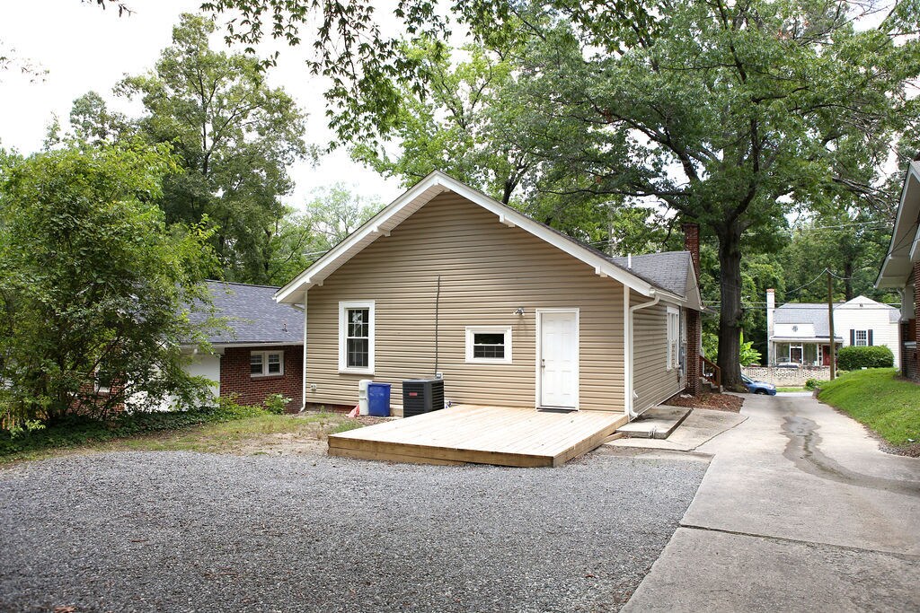Building Photo - 1809 Walker Ave