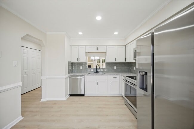 Building Photo - 5589 Campus Dr