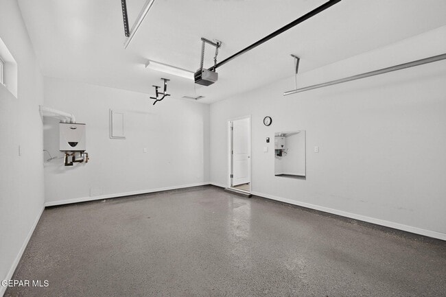 Building Photo - 6476 Harapon St