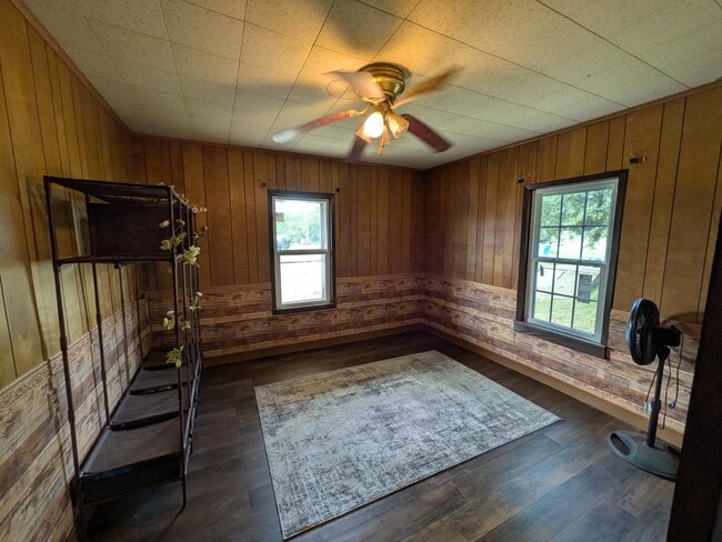 Building Photo - 405 S Skaggs Rd