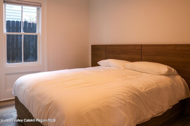 Building Photo - 18 Rock City Rd