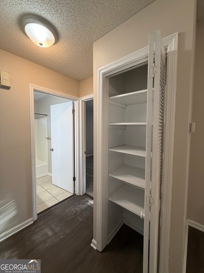 Building Photo - 107 Pineneedle Ct