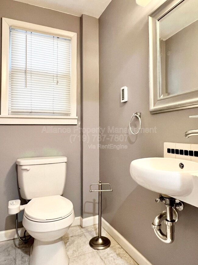 Building Photo - 401 Cheyenne Blvd