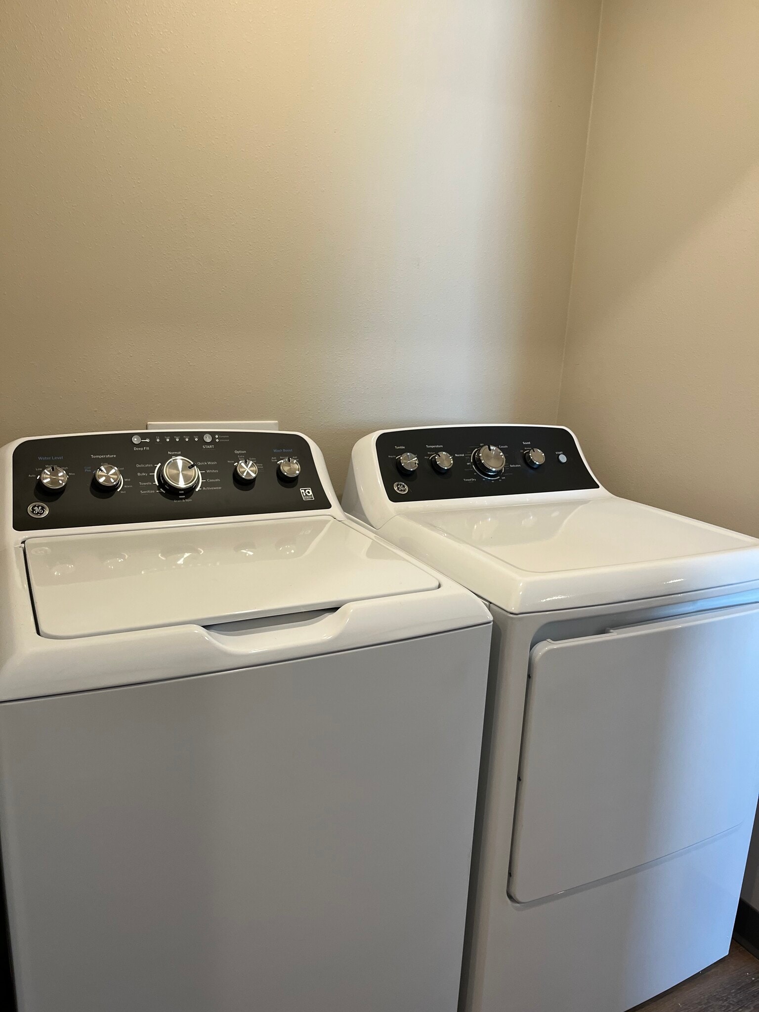 Building Photo - 608 S Jackson St