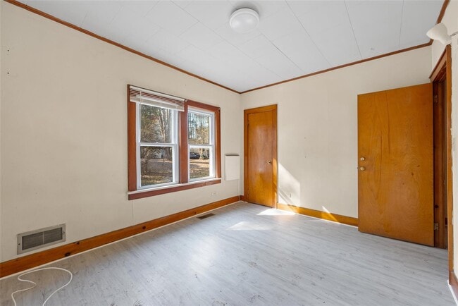 Building Photo - 443 Sackett Lake Rd