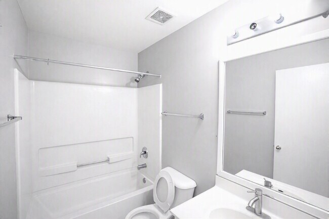 Building Photo - 318 Abington Woods Dr