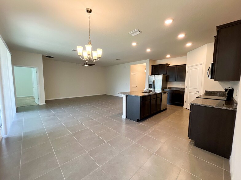 Building Photo - 13681 Paddington Wy