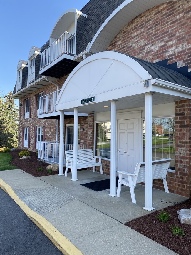 Building Photo - 602 Clubhouse Dr