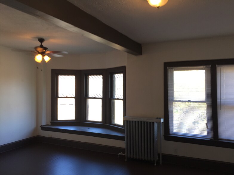 Building Photo - 10000 Lamont Ave