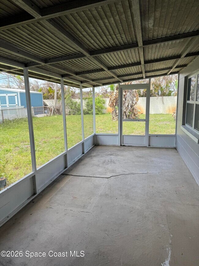 Building Photo - 204 W Alma Dr