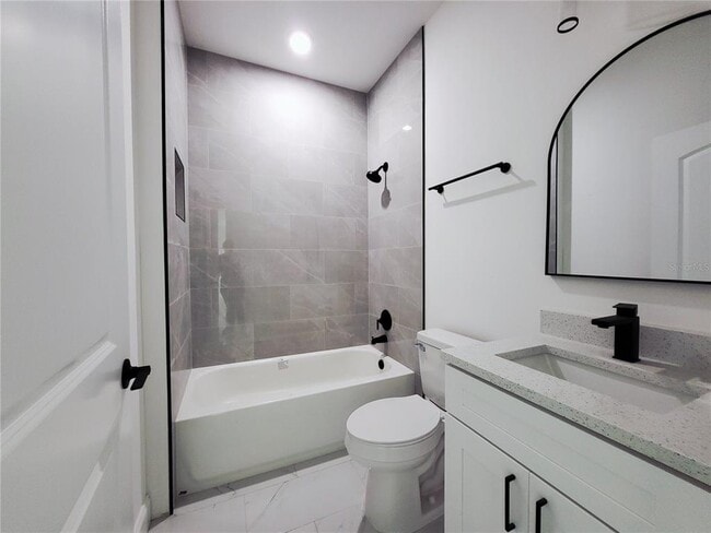 Building Photo - 1098 Hammacher Ave SW