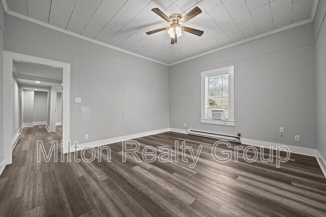 Building Photo - 210 S Elm Ave